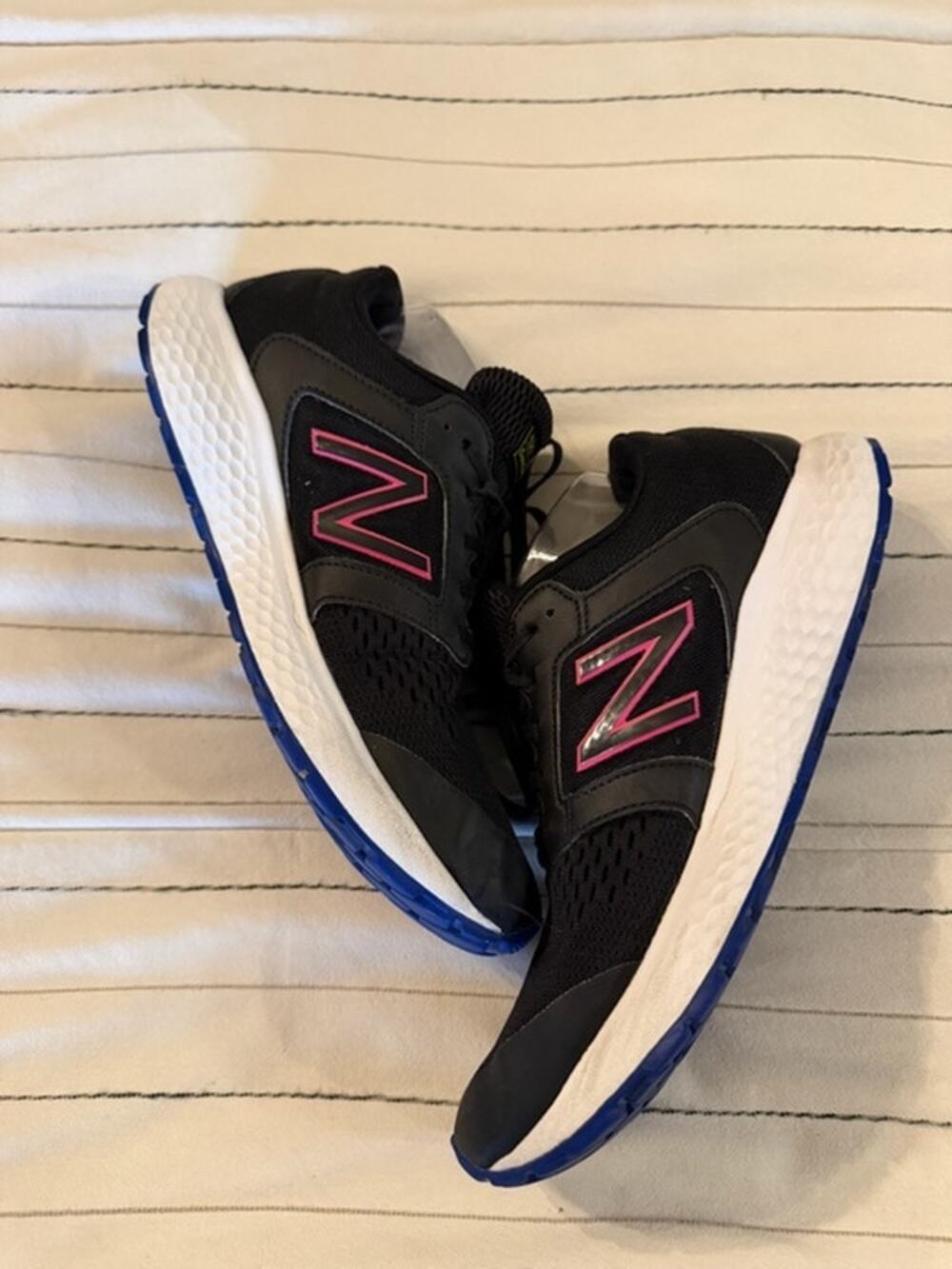 New Balance 520v5 Women's Athletic Running Shoes - Black & Pink